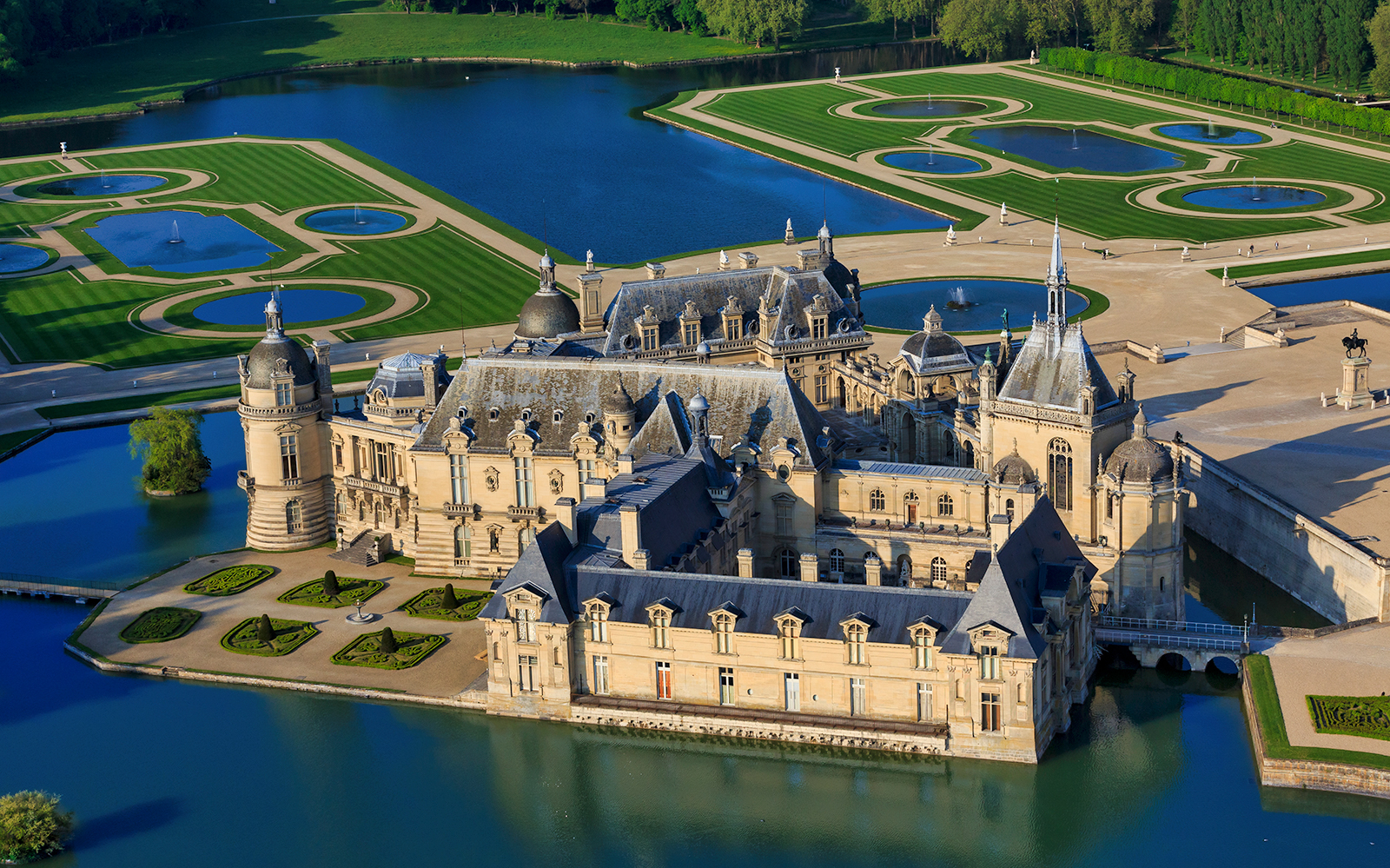 Château of Chantilly: Gardens and Great Stable Skip-the-Line Tickets in Paris - Attractions | TickYourList