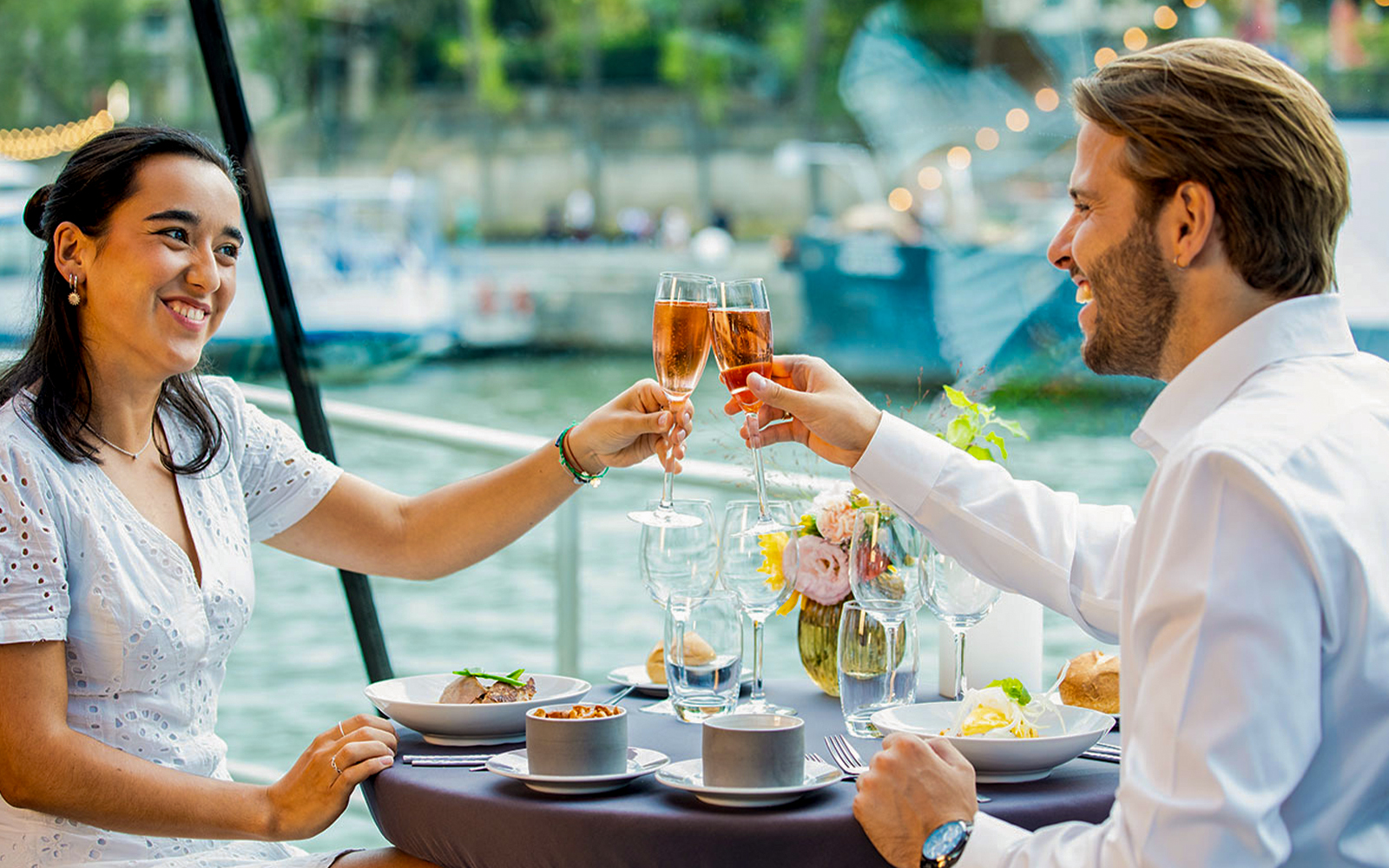 Bateaux Parisiens Seine River Early Evening Dinner Cruise with Gourmet Menu tickets in Paris - Highlights | TickYourList