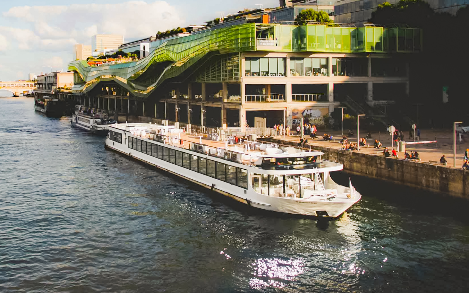 Le Diamant Bleu Seine River Dinner Cruise with French Premium Menu tickets in Paris - Attractions | TickYourList