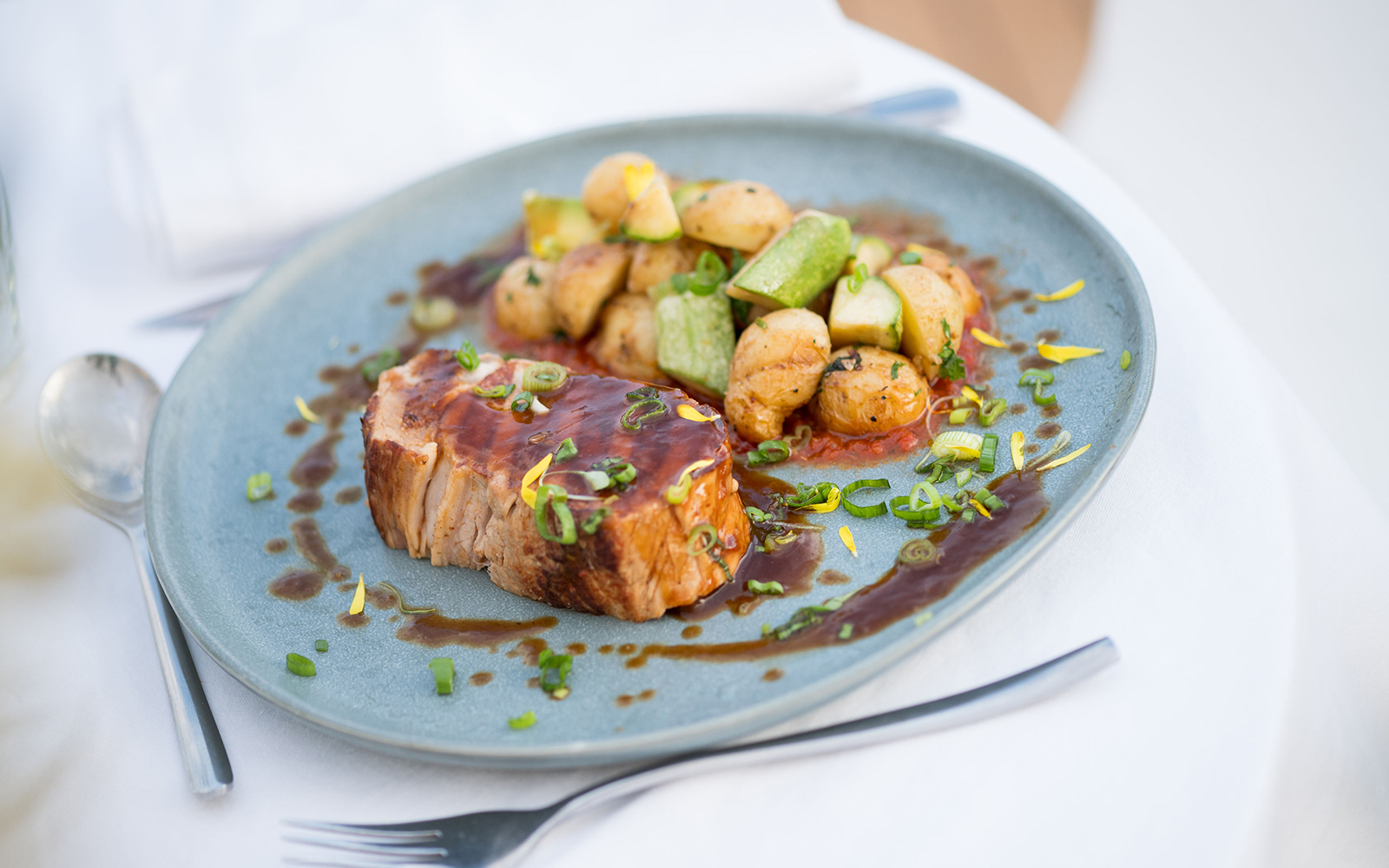 Le Diamant Bleu Seine River Dinner Cruise with French Premium Menu tickets in Paris - Features | TickYourList