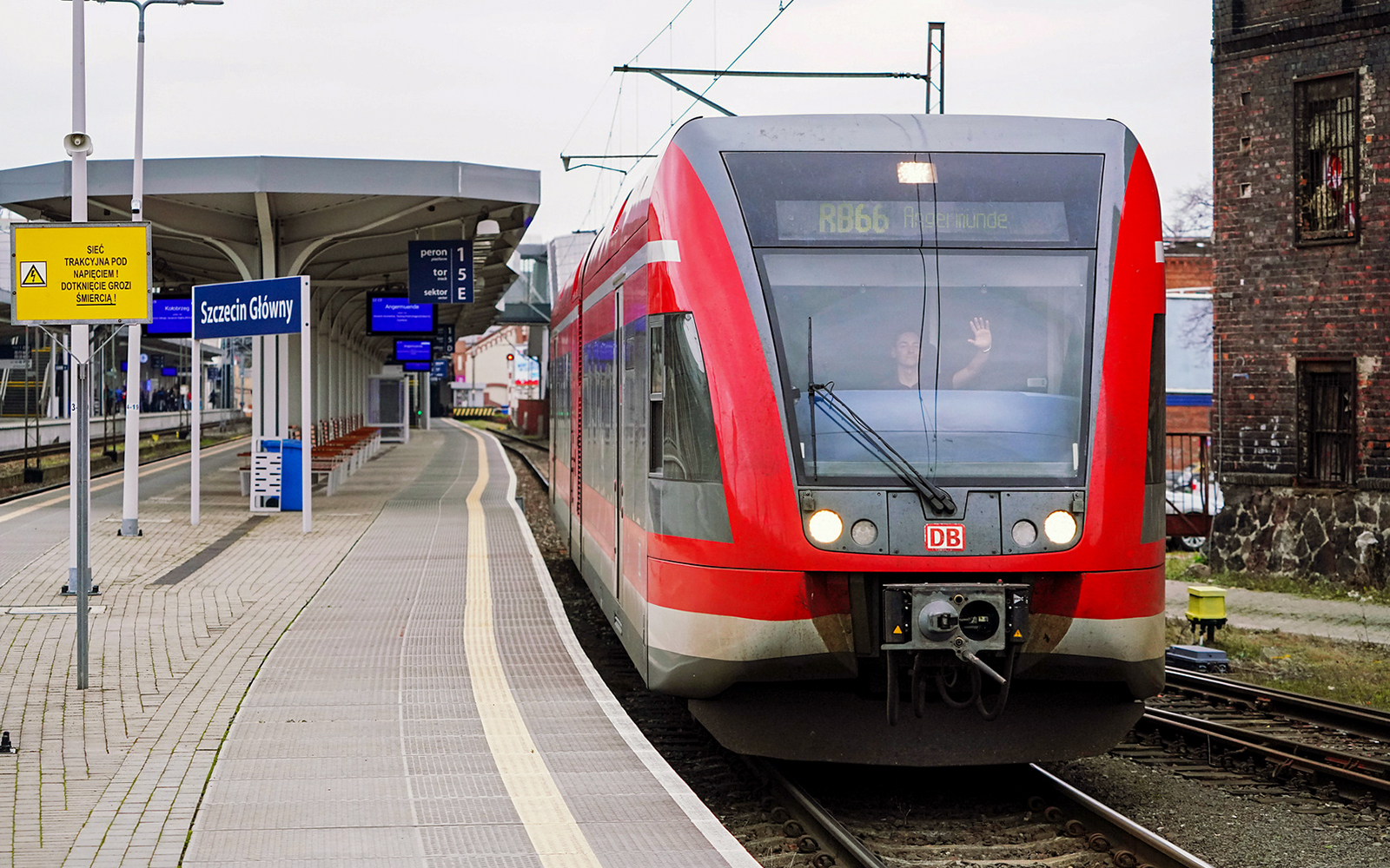 Eurail Global Continuous Pass: Choose 15 Days to 3 Months tickets in Paris - Features | TickYourList