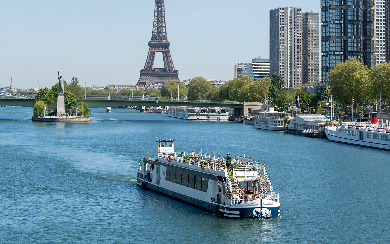 Théo Boat Seine River Dinner Cruise with Italian Menu tickets in Paris - Attractions | TickYourList