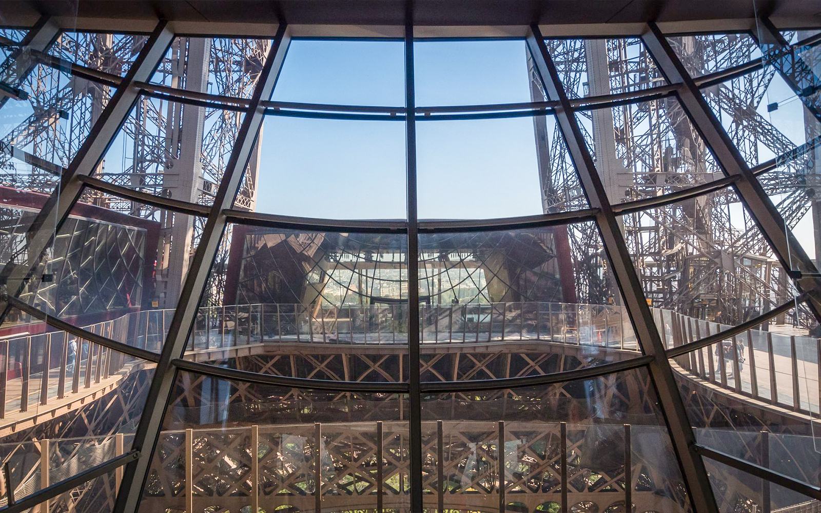 Lunch at Eiffel Tower's Madame Brasserie tickets in Paris - Features | TickYourList