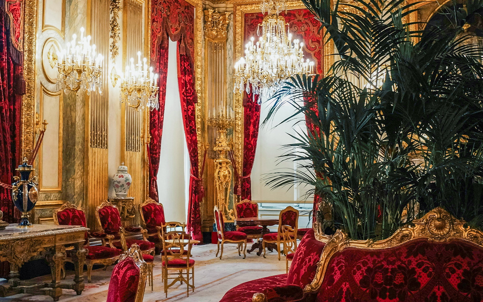 Guided Tour of the King's Private Apartments with Palace of Versailles Skip-the-Line Tickets