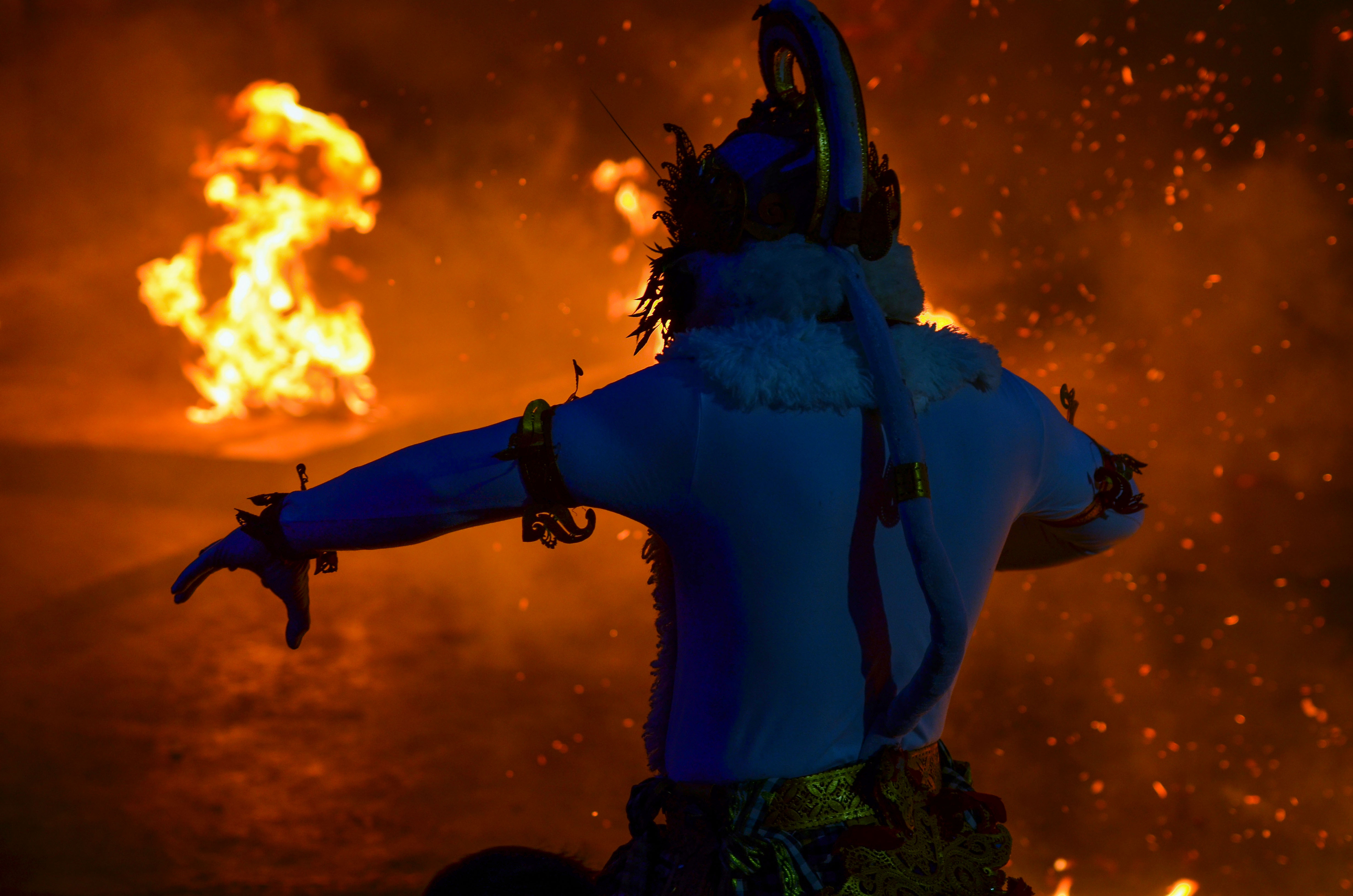 Tanah Lot Temple: Kecak & Fire Dance Show Tickets and Tours in Bali - Features | TickYourList