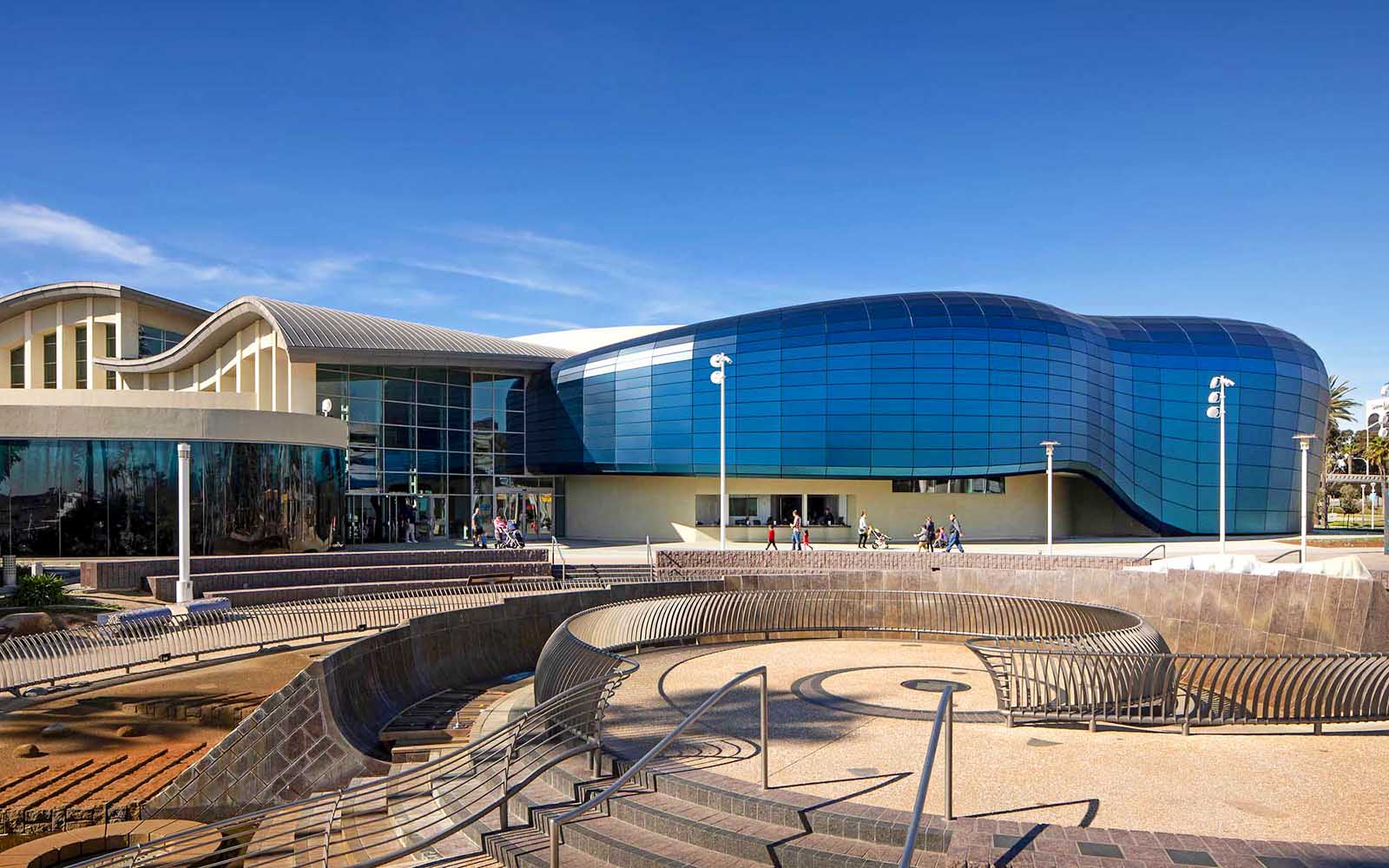 Combo (Save 10%): Aquarium of the Pacific Skip-the-Line Tickets + Warner Bros. Studio Tour Hollywood in Los Angeles - Attractions | TickYourList