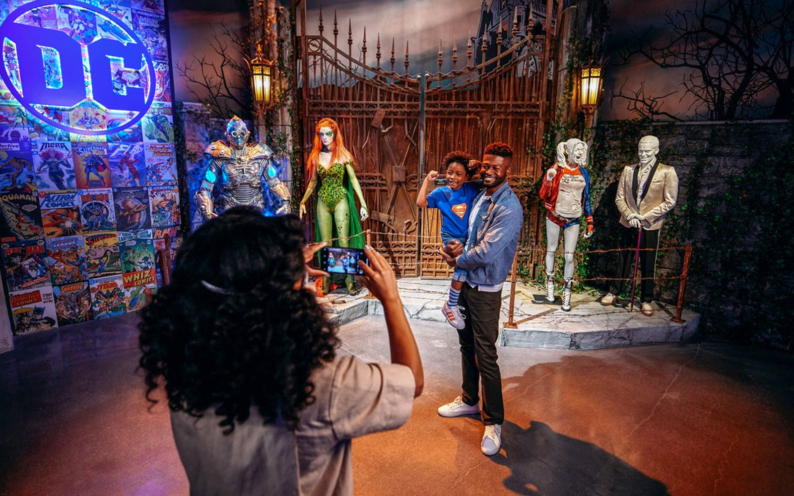 Combo (Save 10%): Aquarium of the Pacific Skip-the-Line Tickets + Warner Bros. Studio Tour Hollywood in Los Angeles - Highlights | TickYourList
