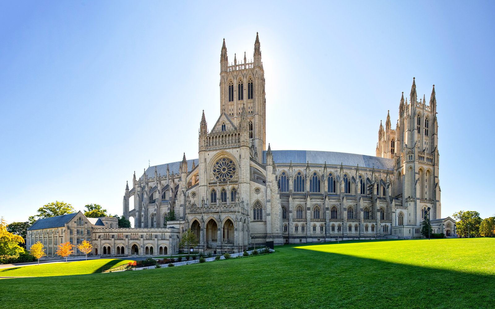 Washington DC - Guided Luxury Bus Tour with Lunch tickets in Washington DC - Features | TickYourList