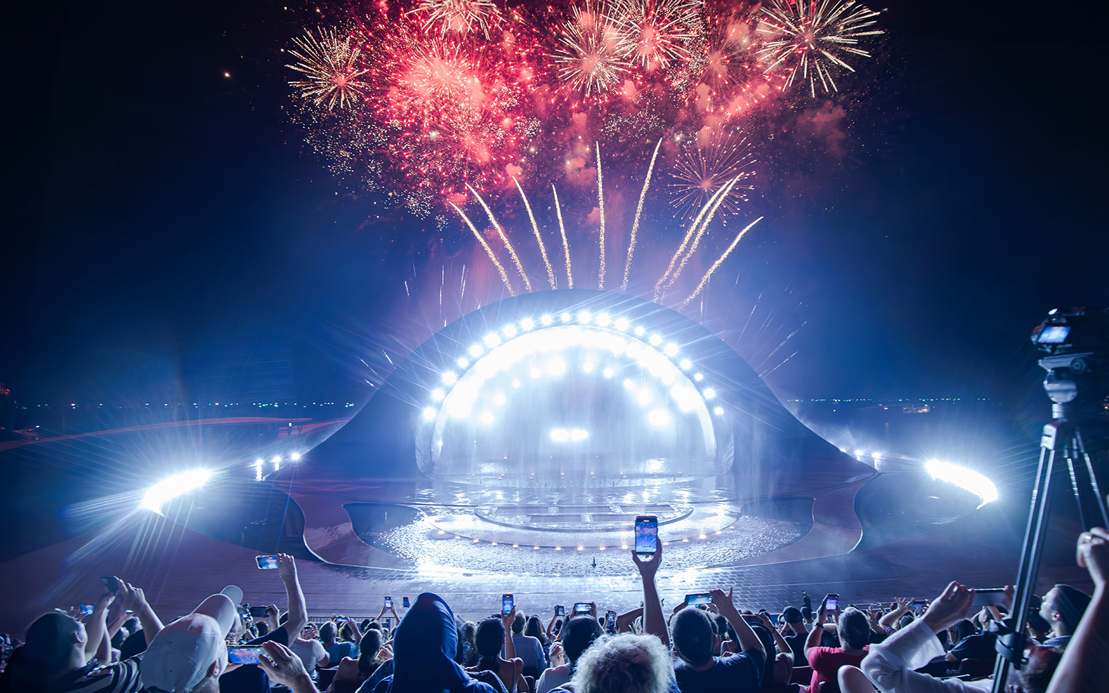 Sun World Hon Thom: Kiss of the Sea Show With Dinner Options