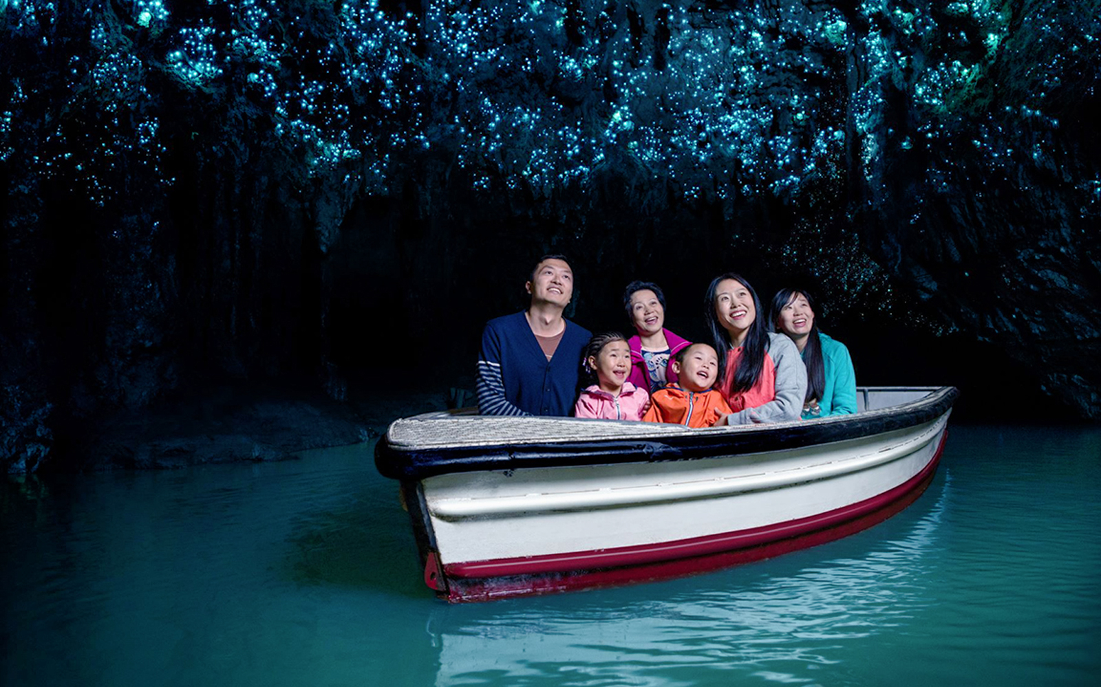 From Auckland: Waitomo Caves, Rotorua & Te Puia Guided Tour