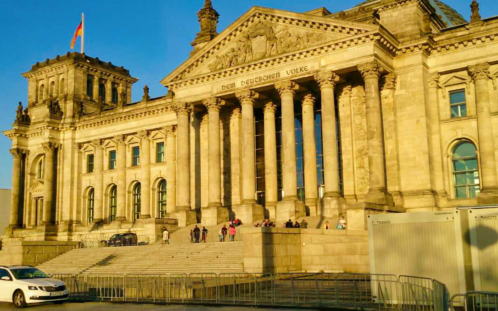 Around and into the Reichstag Tour tickets in Berlin - Features | TickYourList