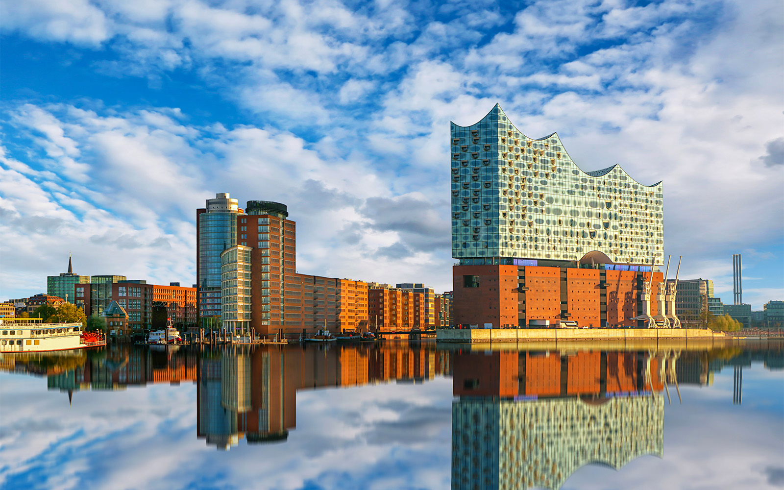 Guided Food Tour in HafenCity with Elphi Plaza Visit