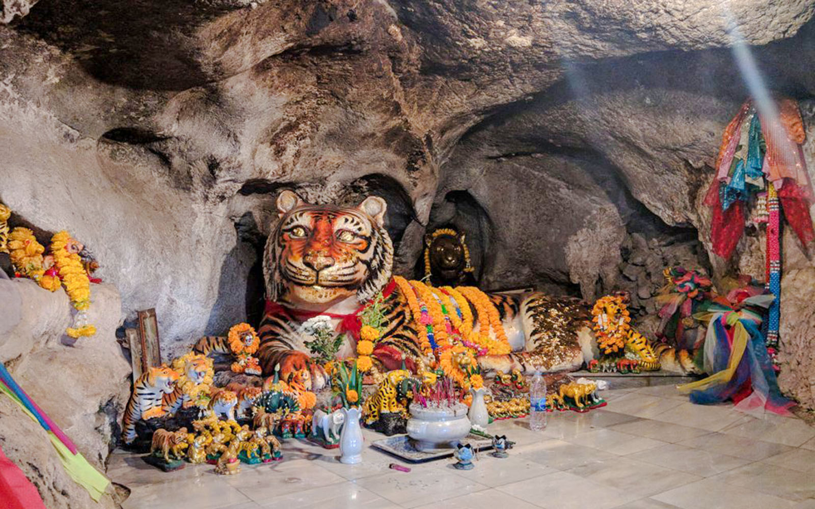 Krabi: Tiger Cave Temple, Emerald Pool & Hot Springs Tour tickets in Krabi - Attractions | TickYourList