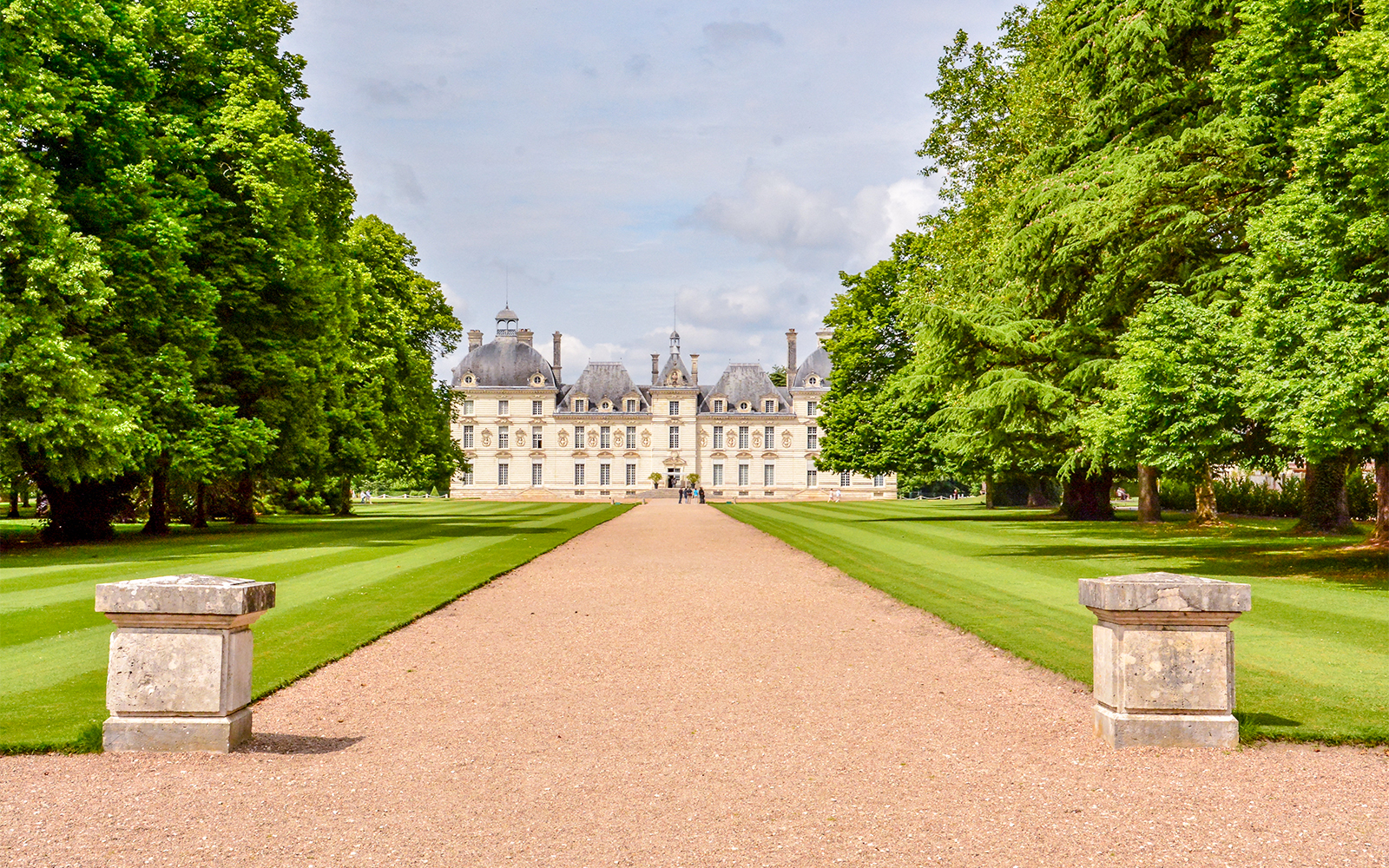 From Paris: Chambord, Chenonceau & Cheverny Castle Day Trip tickets in Loire Valley - Features | TickYourList