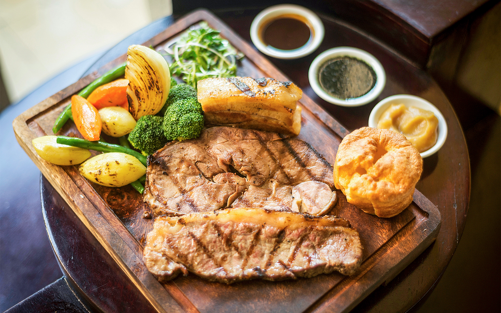 From London: Oxford and Cotswolds Day Trip with Country Pub Lunch tickets in London - Highlights | TickYourList