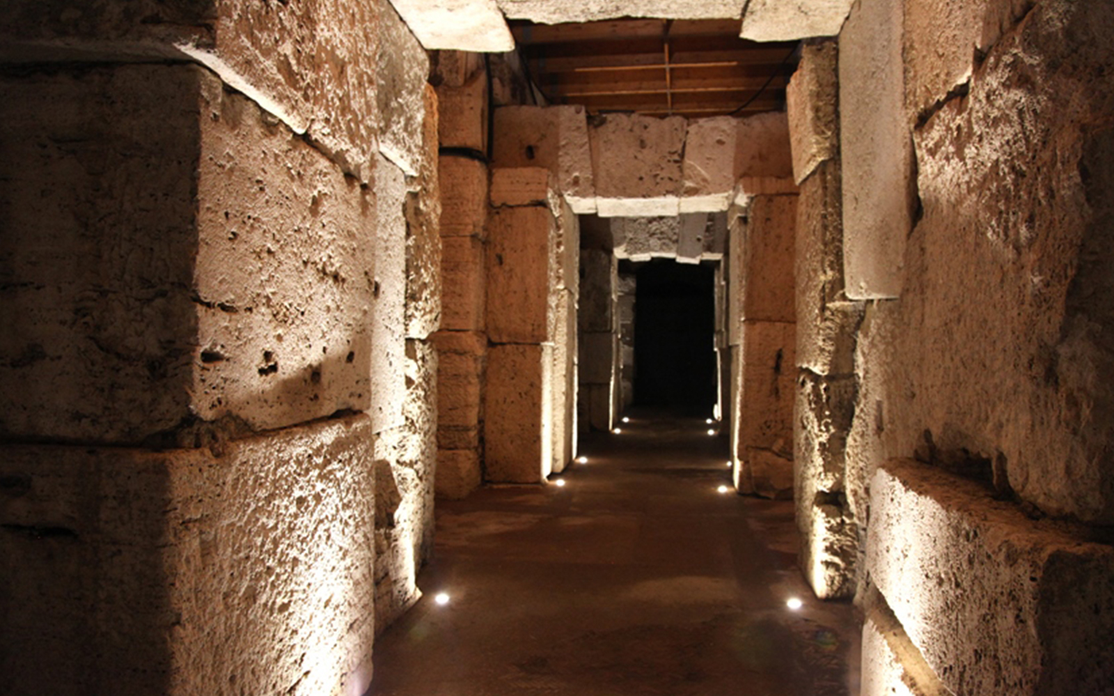 Colosseum Arena & Roman Forum Small-Group Guided Tour tickets in Rome - Features | TickYourList