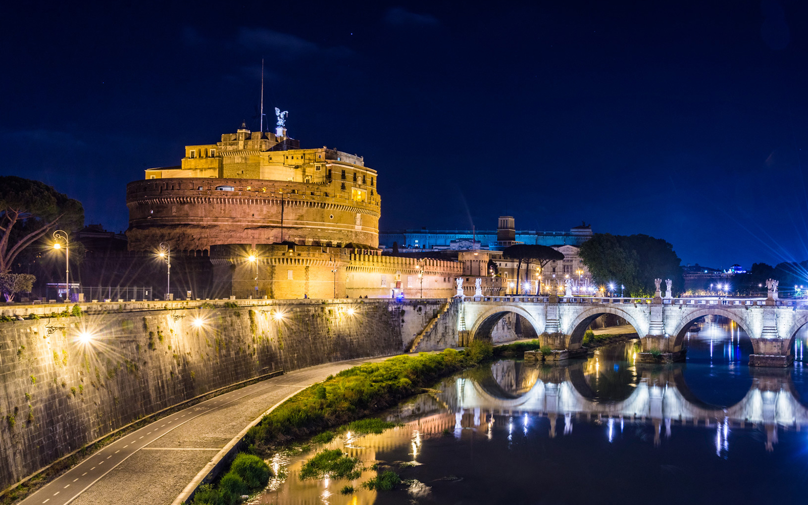 Combo: Rome's Ghosts & Mysteries Tour + Rome Hop-On Hop-Off Bus Tour tickets in Rome - Features | TickYourList