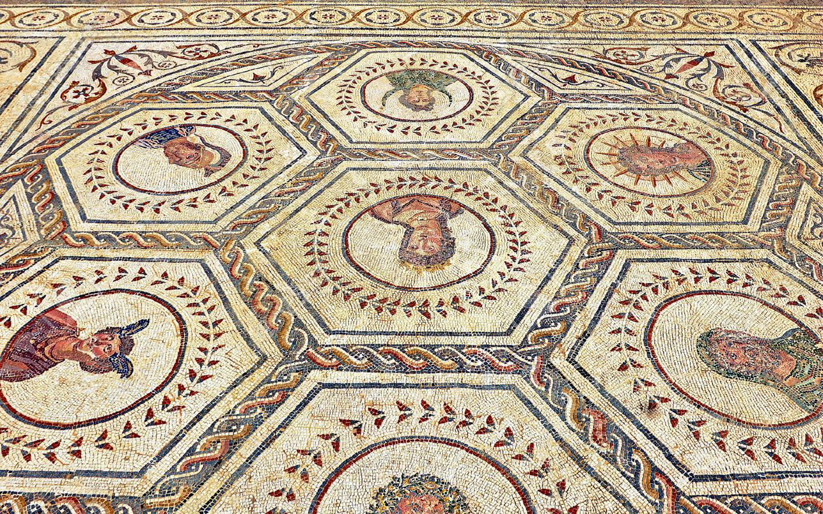 Guided Tour of the Ruins of Itálica tickets in Seville - Features | TickYourList