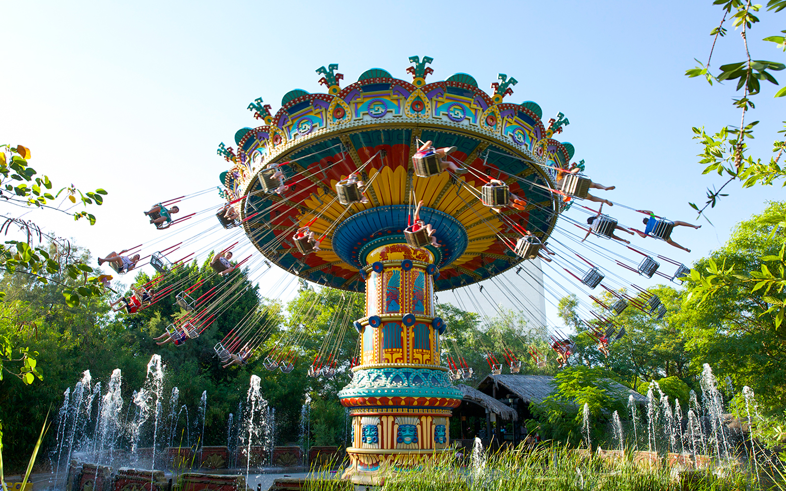 Combo: Seville Hop-on Hop-off Tour + Isla Mágica Tickets in Seville - Features | TickYourList