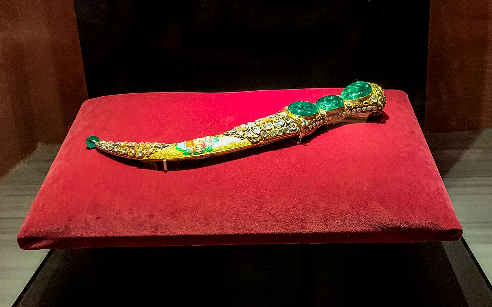 Topkapi Palace & Harem Guided Tour with Skip-the-Line Tickets in Istanbul - Features | TickYourList