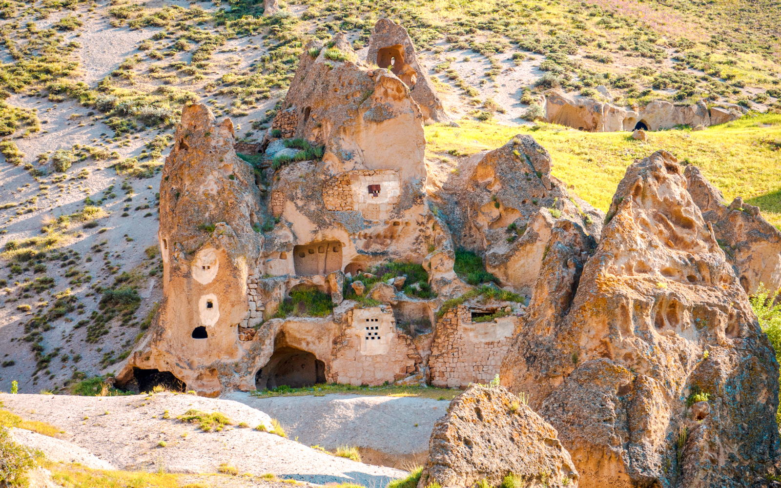 Cappadocia Soğanlı Valley Sunrise Hot Air Balloon Tour with Breakfast & Transfers tickets in Cappadocia - Activities | TickYourList