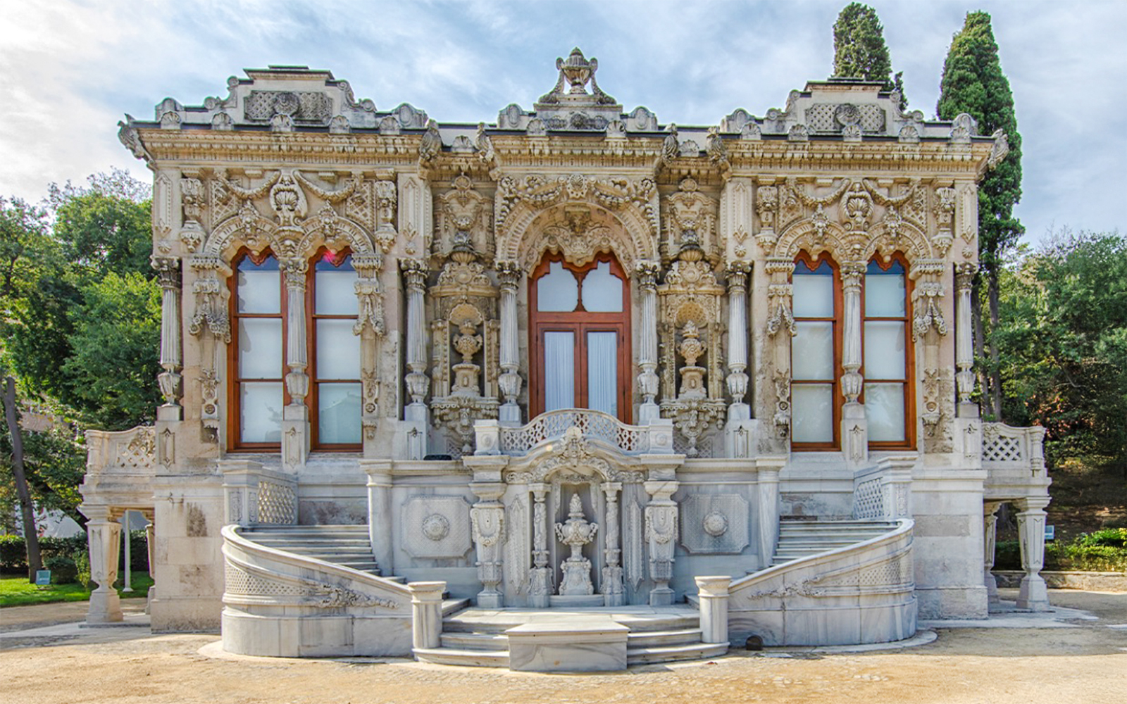 Istanbul: National Palaces Full Pass incl. Dolmabahce Palace tickets in Istanbul - Activities | TickYourList