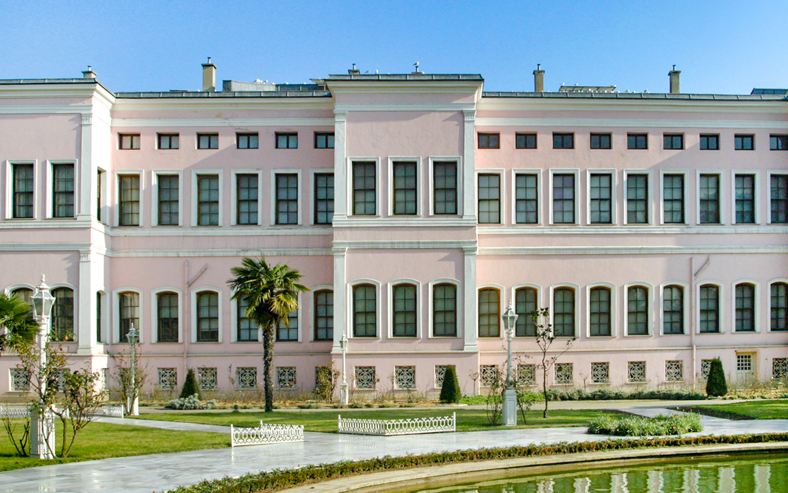 Dolmabahçe Palace & Harem Skip-the-Line Tickets with Audio Guide in Istanbul - Features | TickYourList